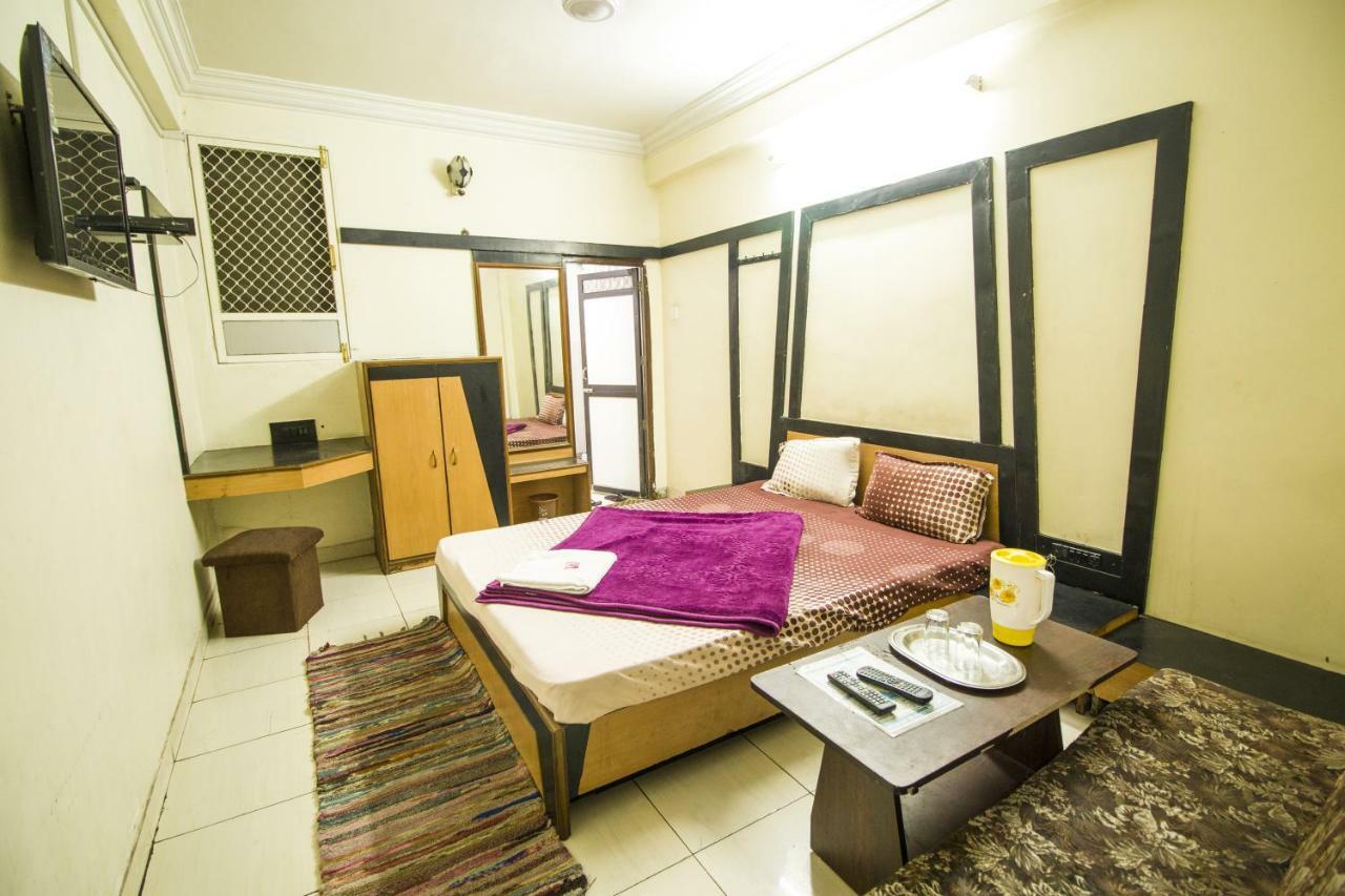 Hotel Gujarat Palace อุจเจน ภายนอก รูปภาพ