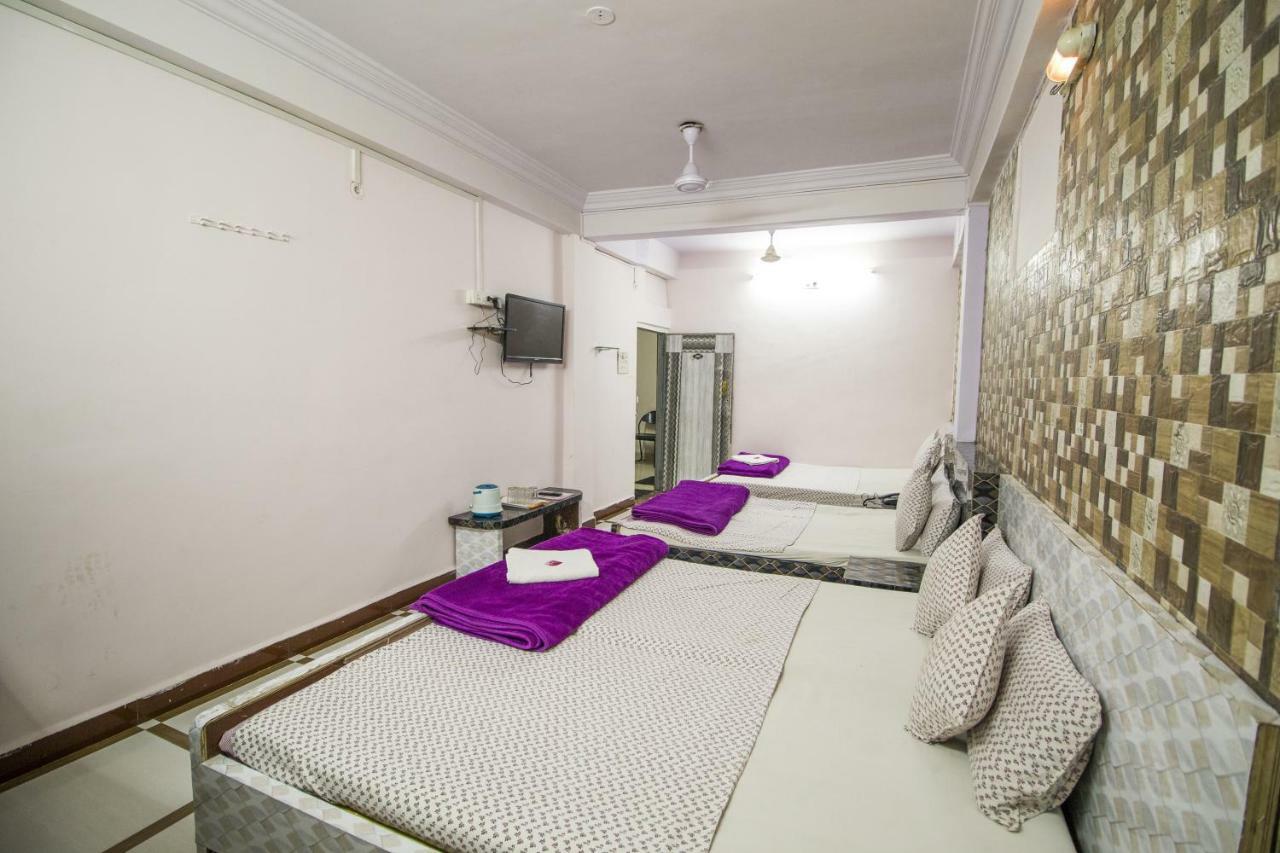 Hotel Gujarat Palace อุจเจน ภายนอก รูปภาพ