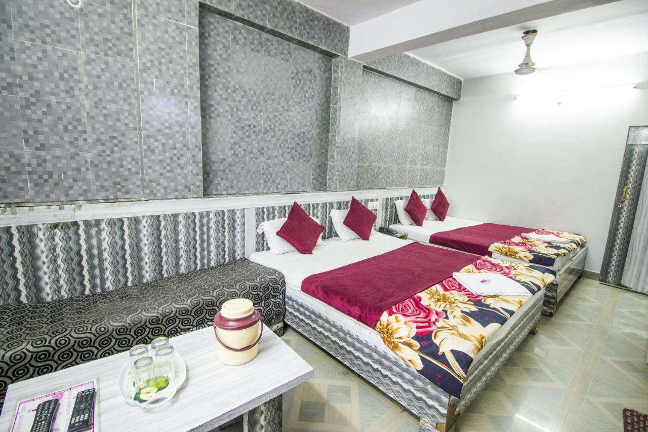 Hotel Gujarat Palace อุจเจน ภายนอก รูปภาพ